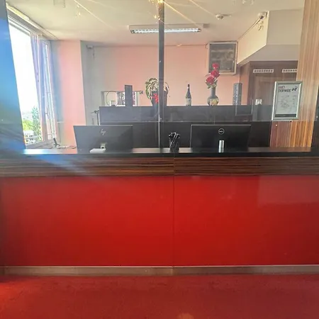 Dormero Express Szálloda